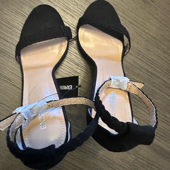 High Heels - Picture 2 of 4